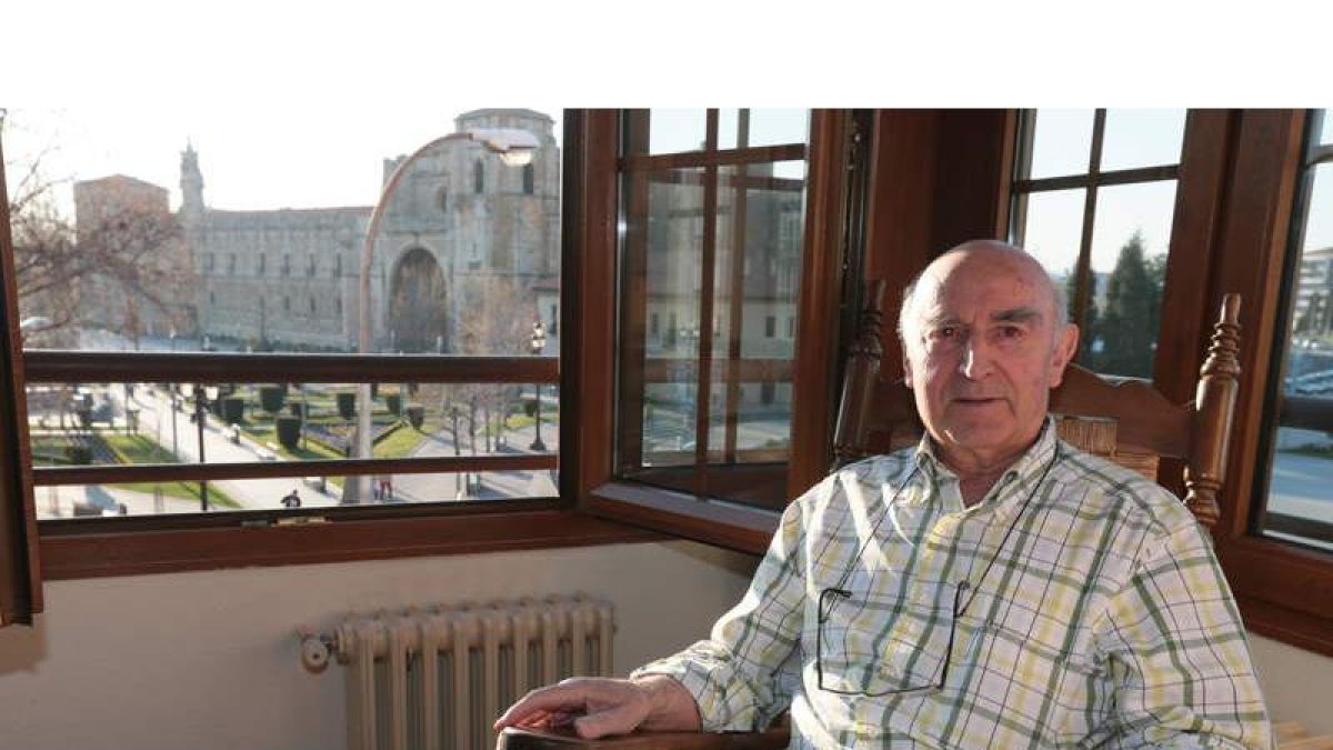 El pintor y restaurador Ángel García, que en el momento del robo del ‘Libro de las Estampas’ de la Catedral de León era secretario del Museo y que, posteriormente, fue cesado, cuenta 45 años después cómo ocurrió todo.