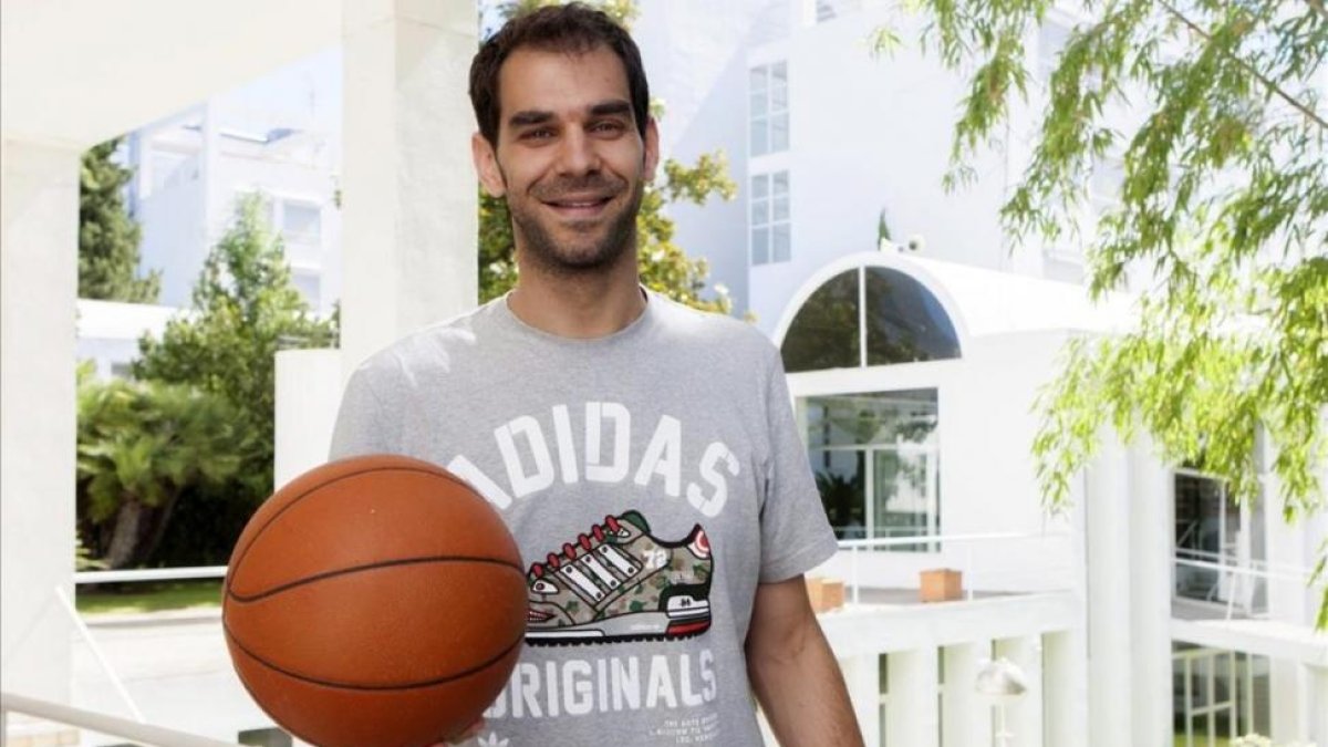 José Calderón en la presentación de su campus de baloncesto.