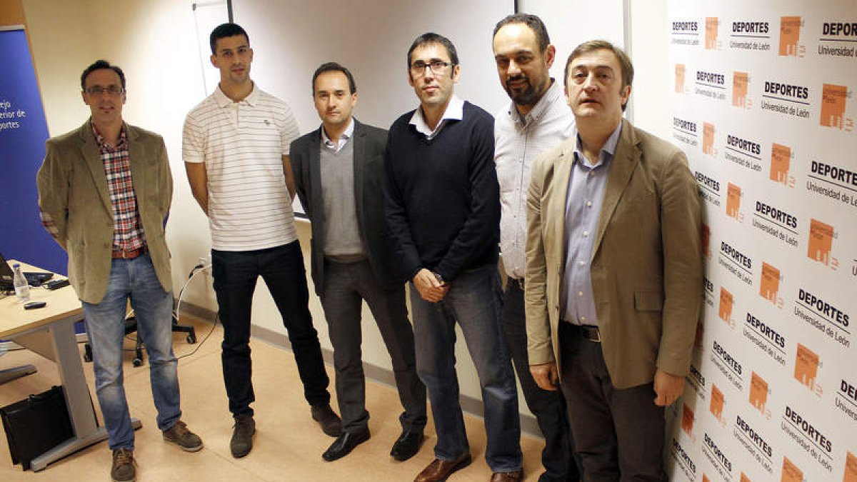 Vaquera, Fernández Riol, Santamarta, Willy Villar, Daniel Mateos y Joaquín Rodríguez.