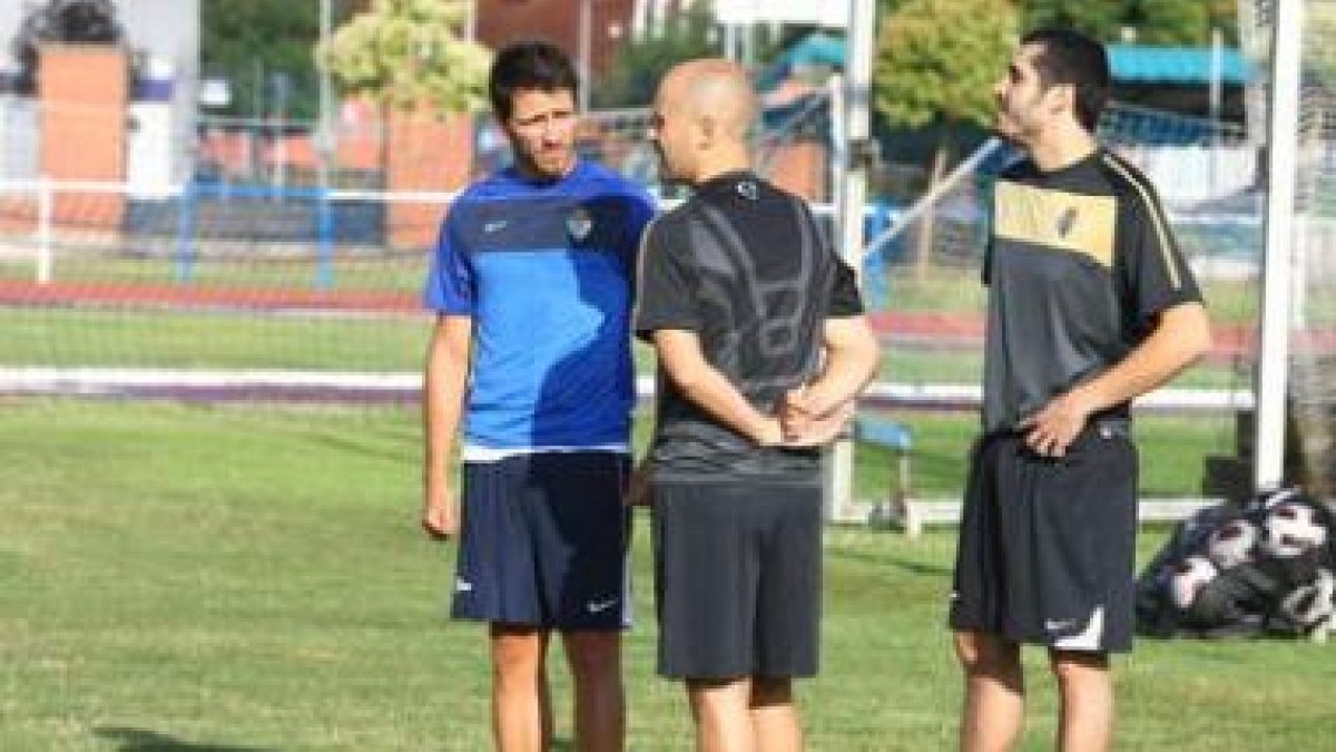 Teo trabaja para convencer a técnicos y dirigentes de su validez para el actual proyecto.
