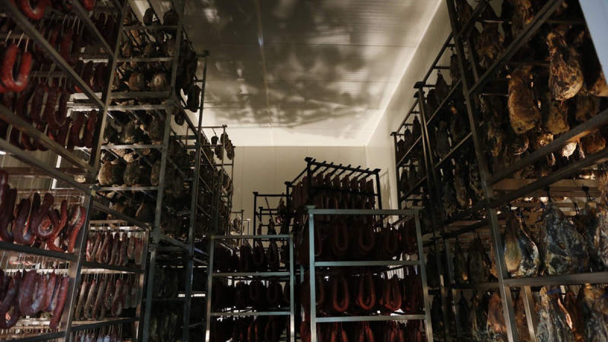 Embutidos Joman tiene su fábrica en Cimanes del Tejar y en la capital cuenta con una tienda en la calle Cardenal Lorenzana 6.