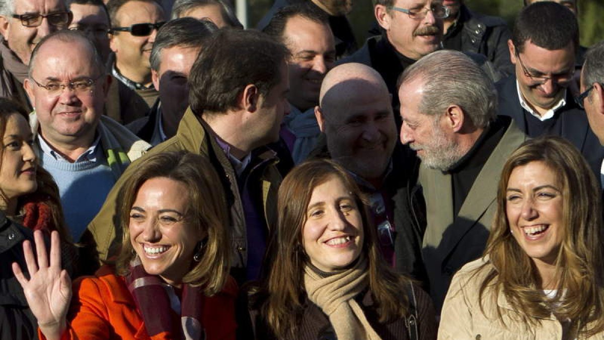 Chacón, junto a la secretaria de Organización del partido en Andalucía, Susana Díaz.