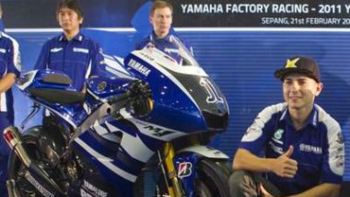 Lorenzo con la Yamaha con la que aspira a retener su corona.