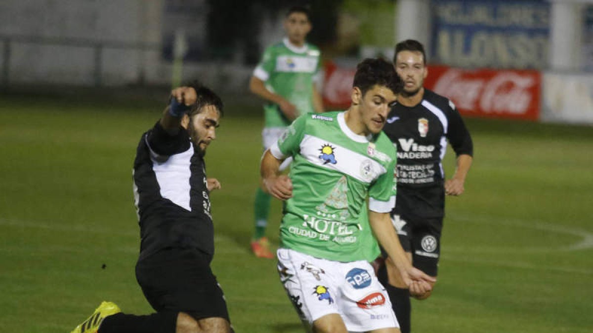 Los maragatos remontaron en la segunda parte del partido. MARCIANO