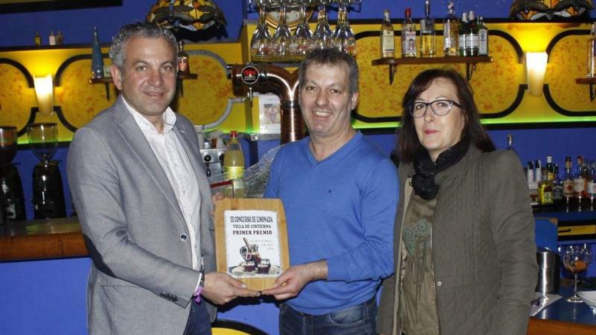 Nicanor Sen entregó el diploma al ganador. CAMPOS