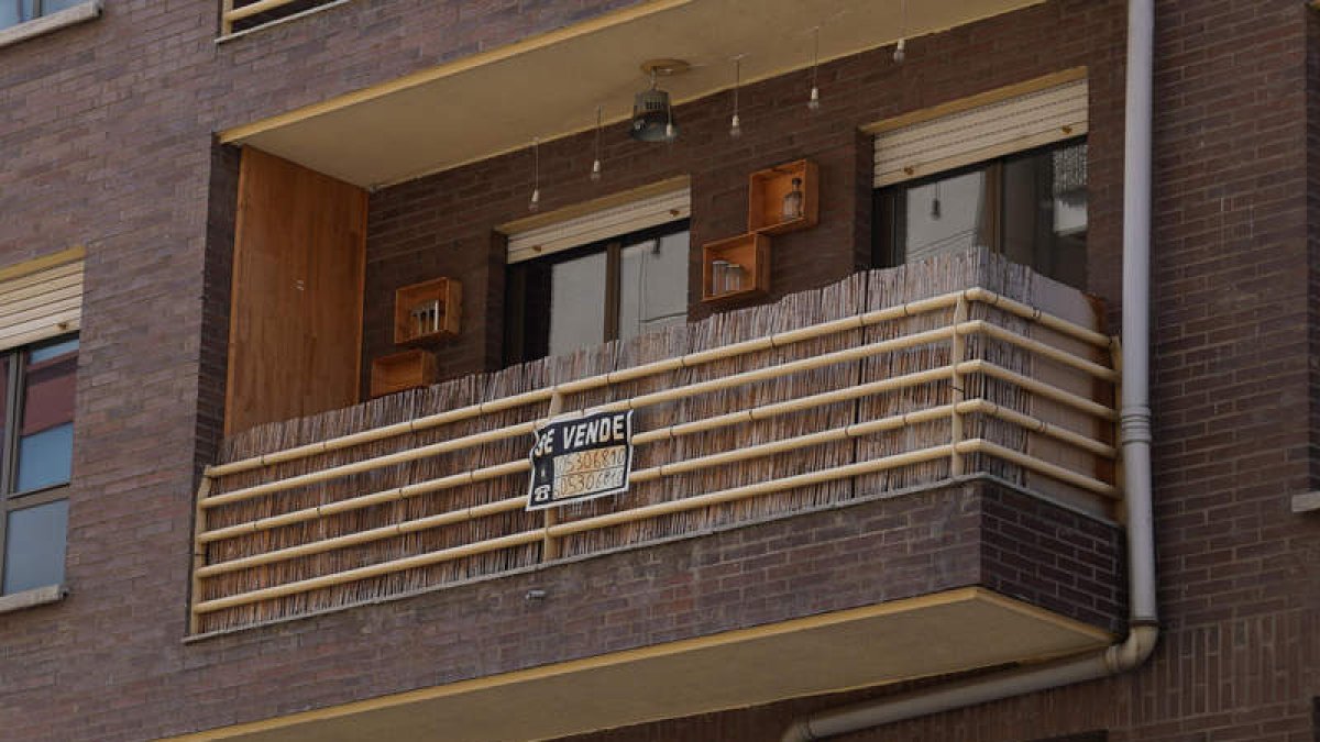 La venta de pisos sigue su tendencia creciente en León. MIGUEL F. B.