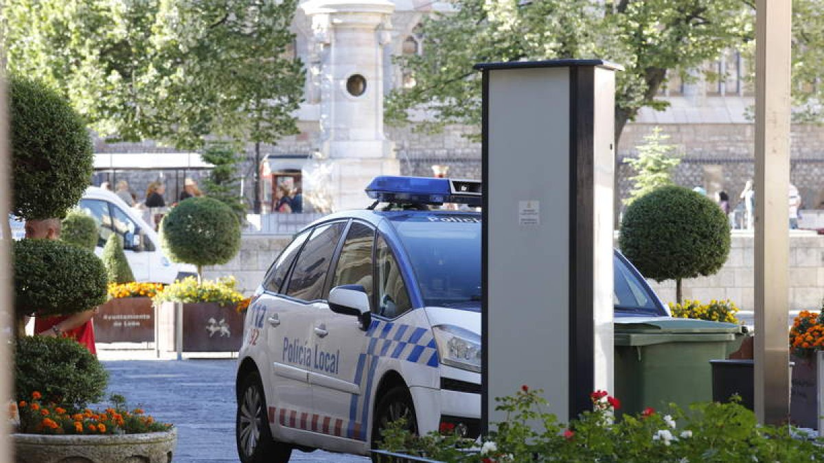 Los agentes locales pudieron evitar un nuevo robo. MARCIANO PÉREZ