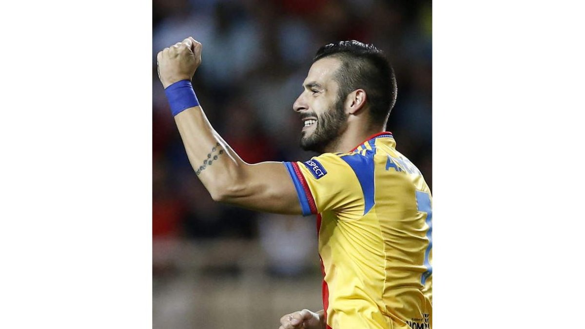 Negredo celebra el gol que dio el pase ante el Mónaco.