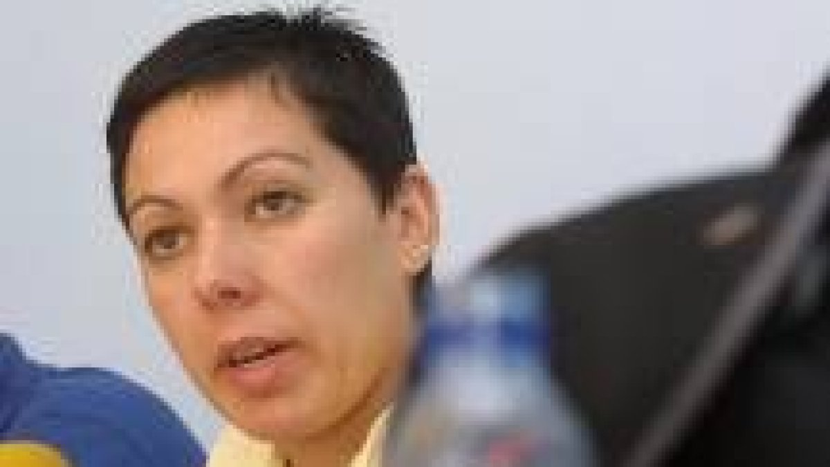 La portavoz del PP en el Ayuntamiento de Cacabelos, Beatriz Anievas, en una fotografía de archivo