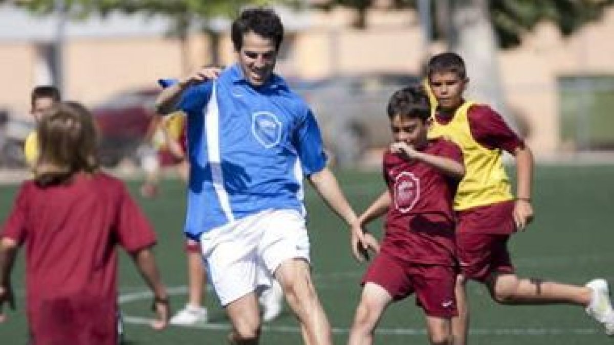 Cesc Fàbregas durante su participación en un campus.