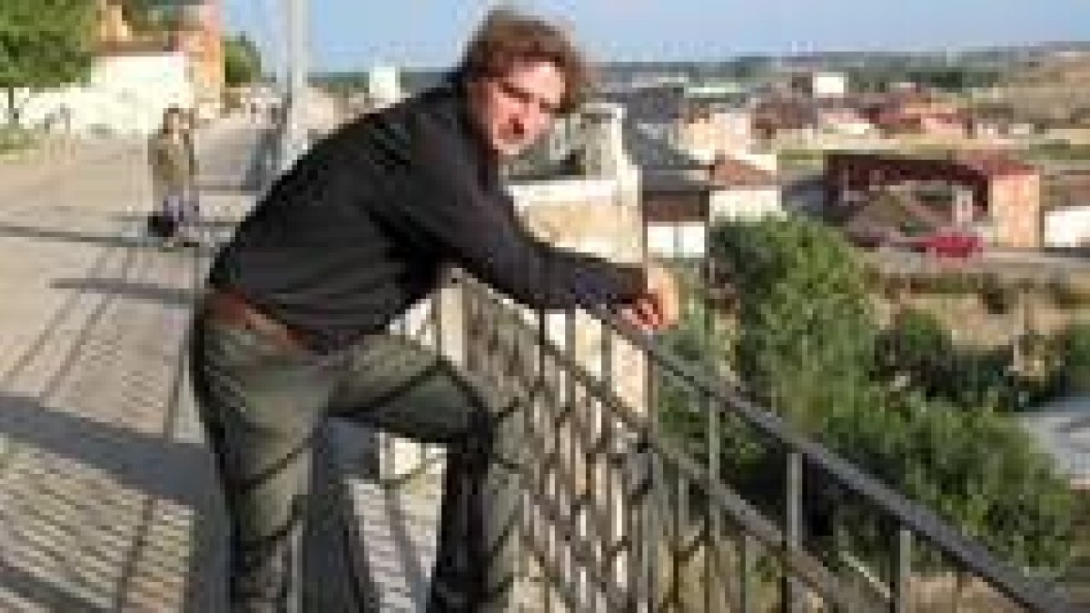 El papel del periodista lo interpreta Nancho Novo