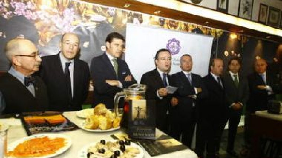 Fernández Zardón, Hurtado, Alija, Salguero, Gómez, Rueda, Escapa y Alonso, en la presentación de &la