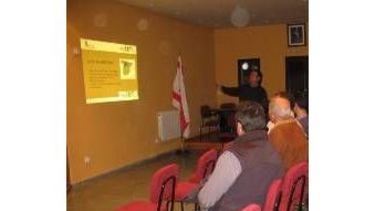 Un técnico del Itacyl en una charla esta semana en Matanza