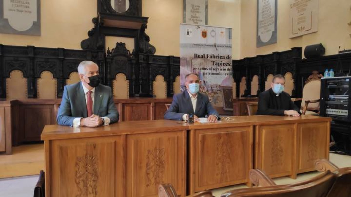 Presentación exposición Real Fábrica de Tapices en Astorga. DL