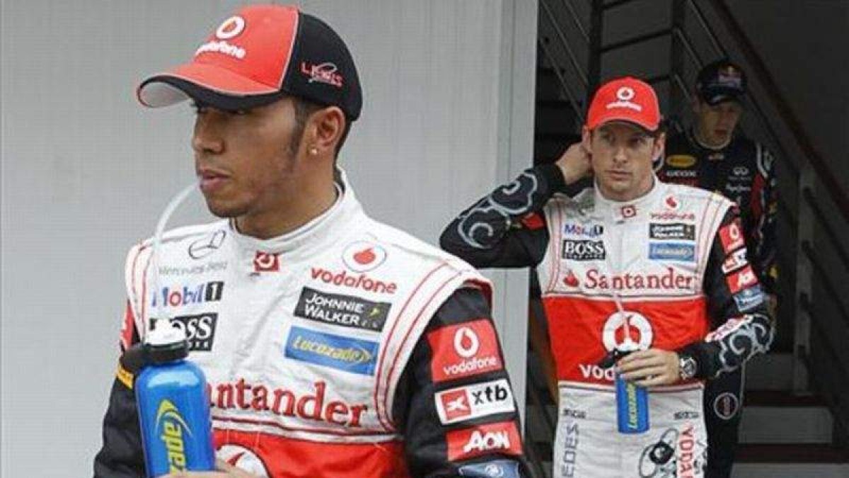 Lewis Hamilton, seguido por Jenson Button y Sebastian Vettel, tras la sesión de entrenamientos de Yeongam.