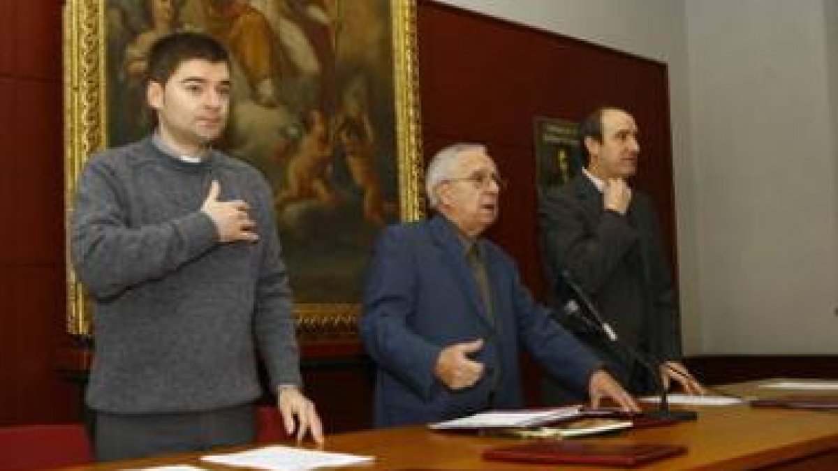 Las cofradías penitenciales de la Semana Santa celebraron ayer su encuentro anual.