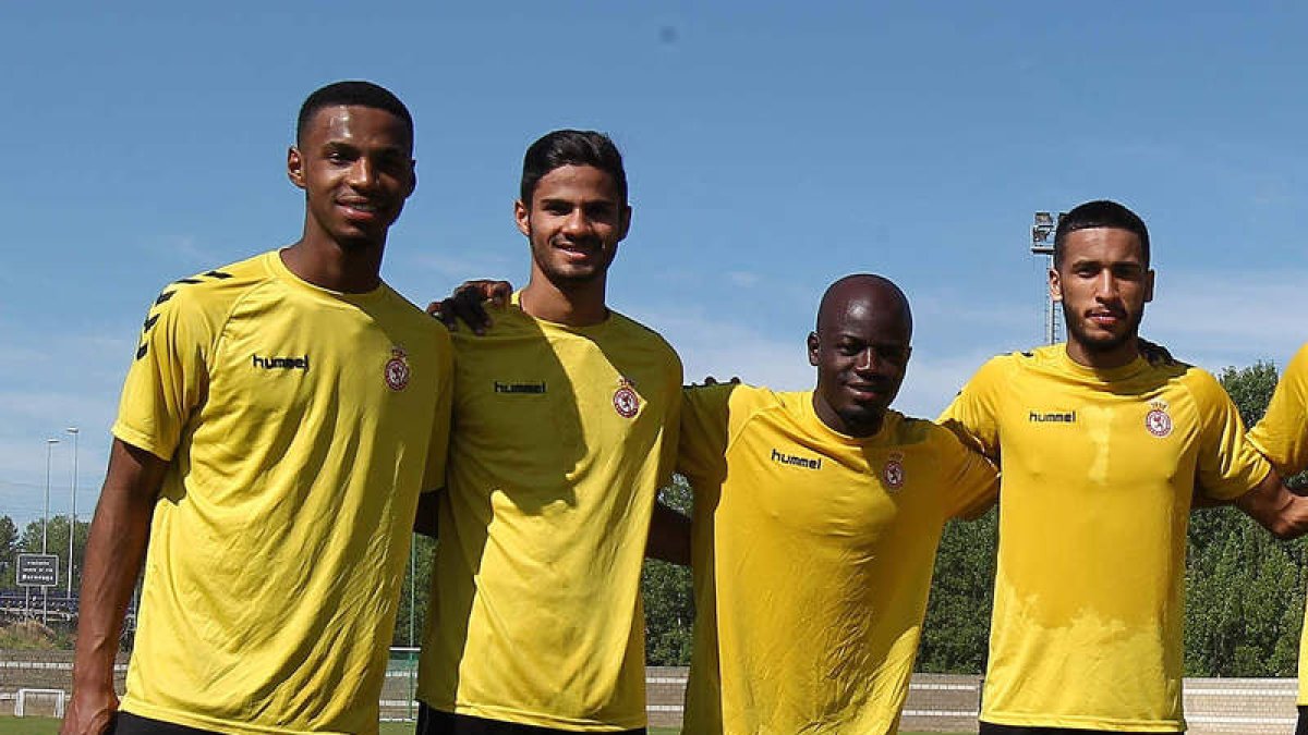 Hussam Hassanin, Sultan Al Brake, Babalola y Tameen Al Muhaza juegan en la Cultural tras el Acuerdo con Aspire Academy.