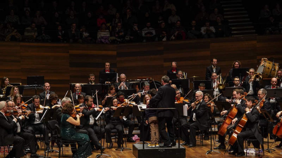 La Sinfónica Odón Alonso en una actuación en el Auditorio Ciudad de León. MIGUEL F.B.