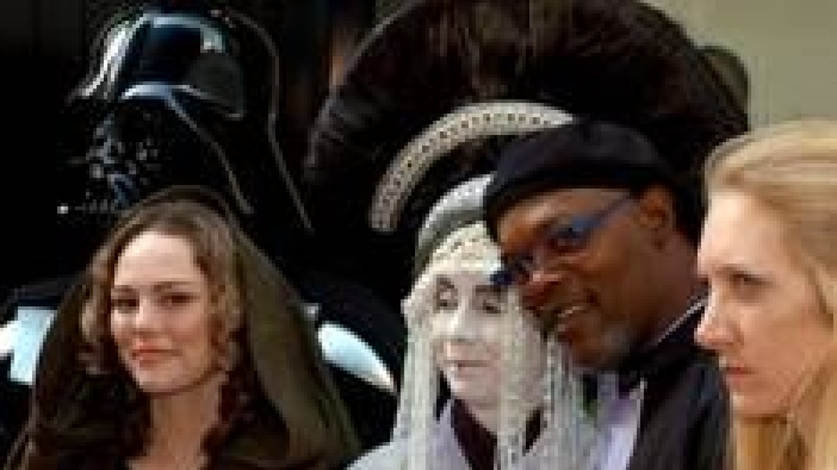 Samuel L. Jackson con los personajes de la «Guerra de las Galaxias» en el preestreno