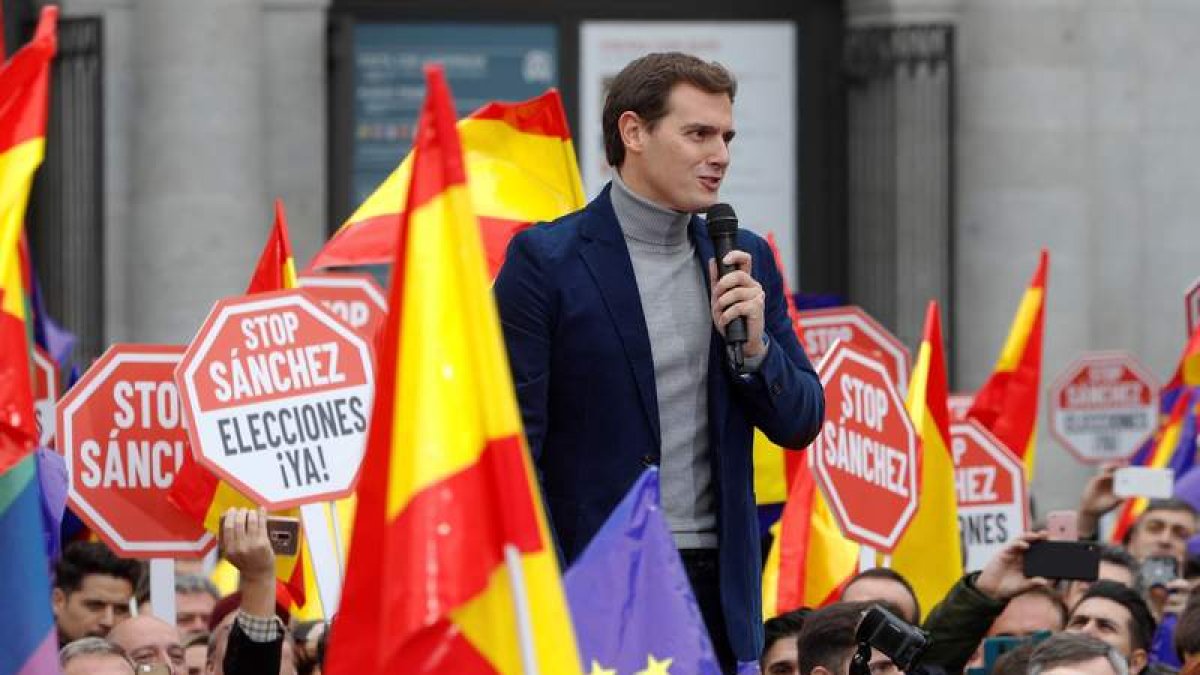 El líder de Ciudadanos, Albert Rivera mantiene su exigencia a Sánchez de que convoque elecciones generales sin más tardanza. GUILLÉN