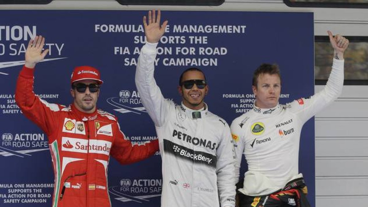 Fernando Alonso, Lewis Hamilton y Kimi Raikkonen, saldrán tercero, primero y segundo, respectivamente, en el GP de China. Mark Baker