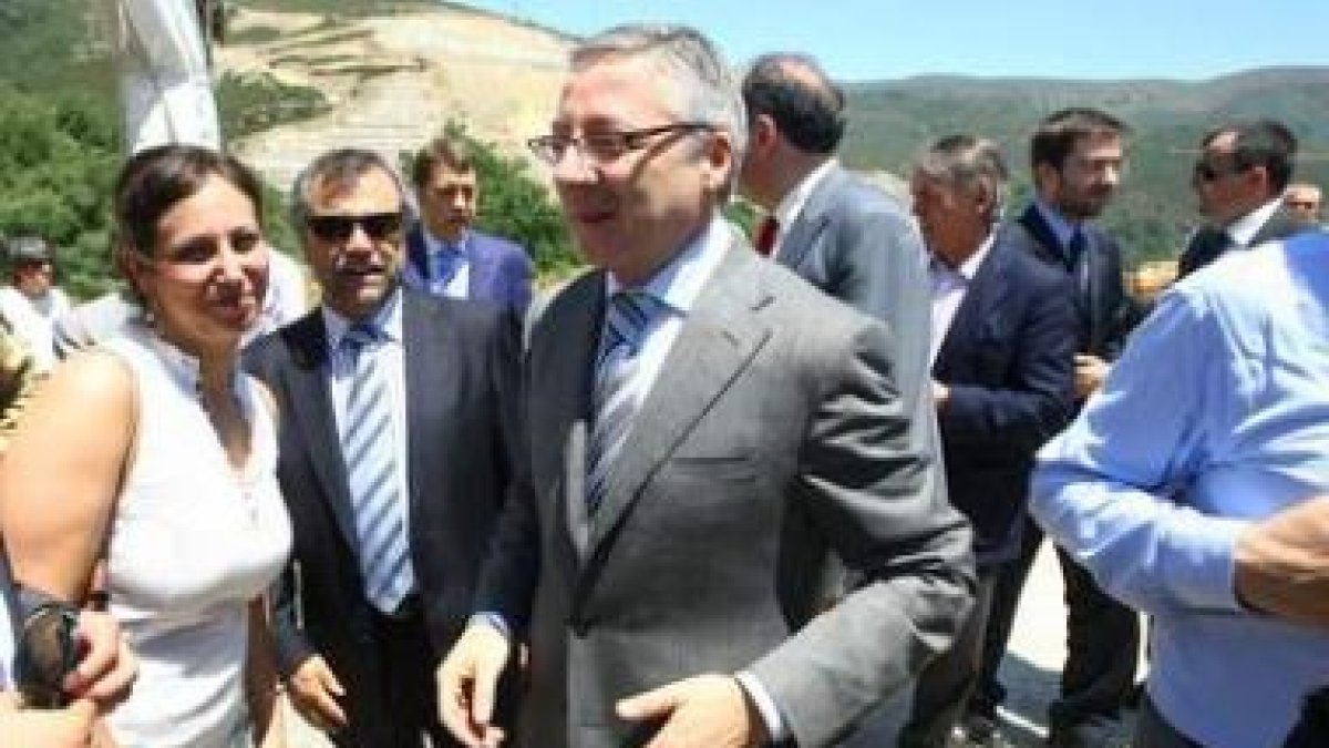 El ministro de Fomento durante su visita al Bierzo.