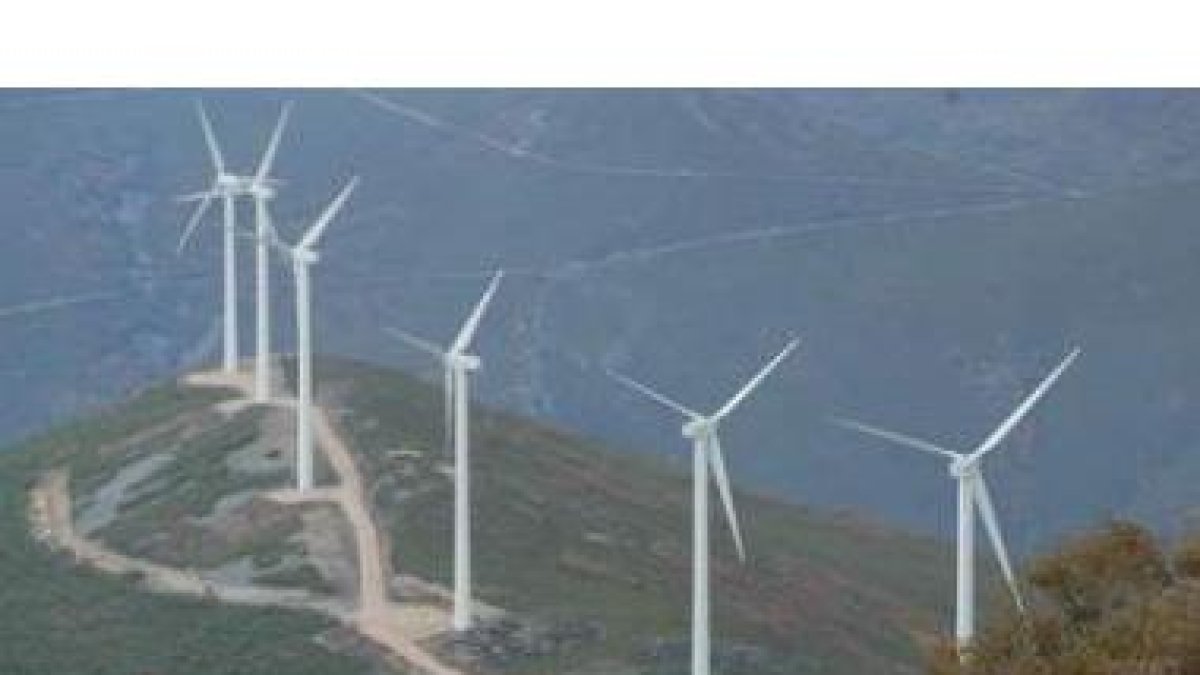 Uno de los parques eólicos de la provincia, concretamente en el Bierzo, en una imagen de archivo.
