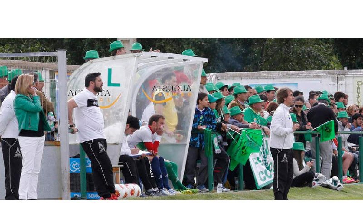 La afición se volcó con el Astorga durante el play-off que desembocó en el ascenso del equipo a Segunda B.