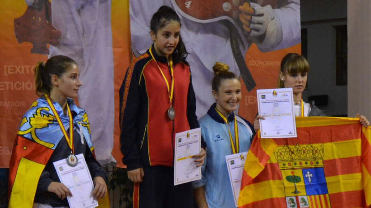 La leonesa Laura Pérez, en lo más alto del podio.