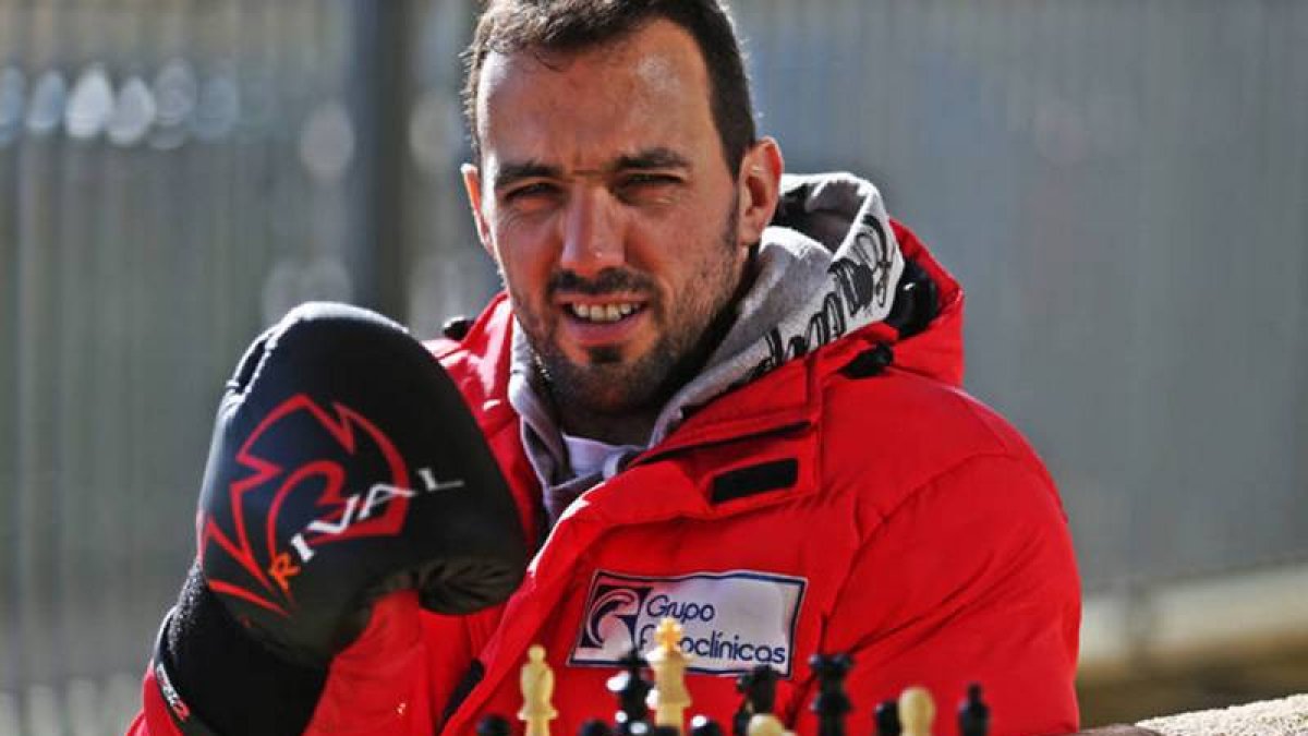Jonatan Rodríguez parte hacia Berlín con el firme propósito de conquistar el título del mundo.