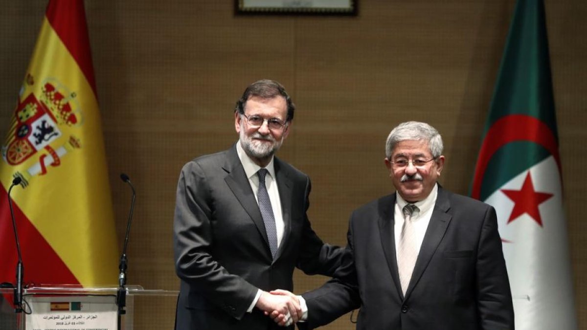 Mariano Rajoy, con el primer ministro argelino Ahmed Ouyahia