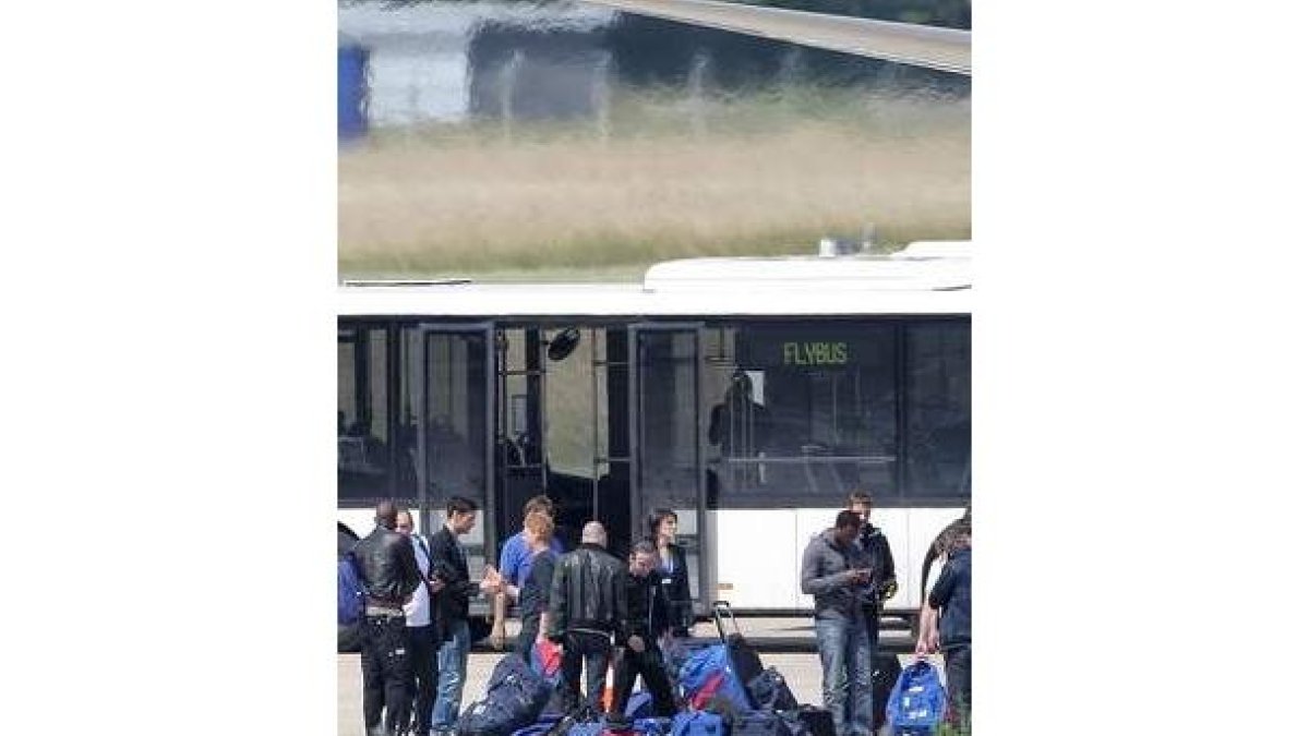 Los jugadores galos, a su llegada al aeuropuerto de París.