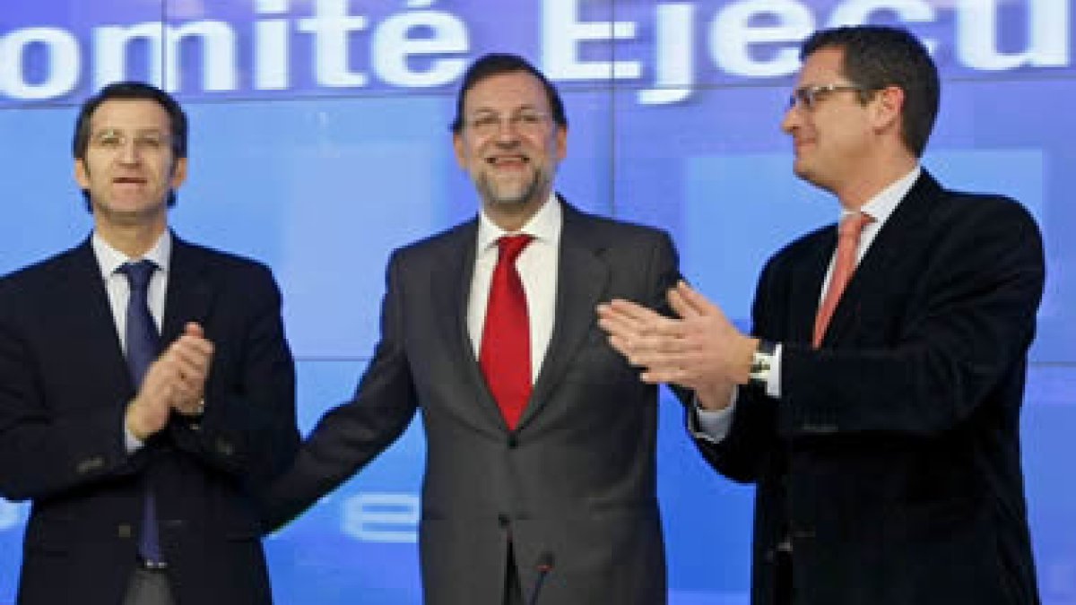 Núñez Feijóo, Rajoy y Basagoiti, en una imagen de archivo durante un acto del PP en Génova.