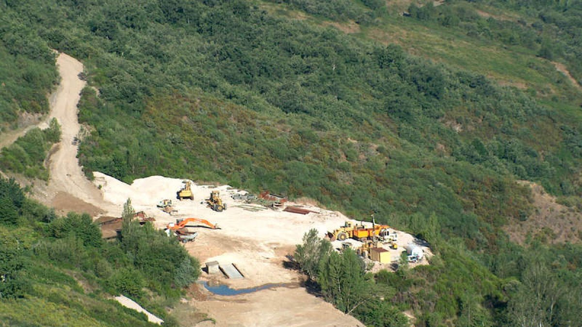 La cantera de Paradela de Muces, en una imagen de 2008, cuando todavía estaba activa. DL