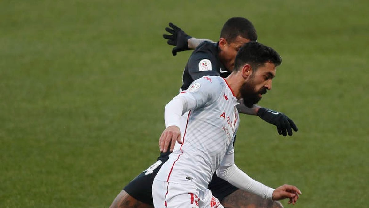 Carlos Bravo busca un acuerdo con la Cultural. MARCIANO PÉREZ