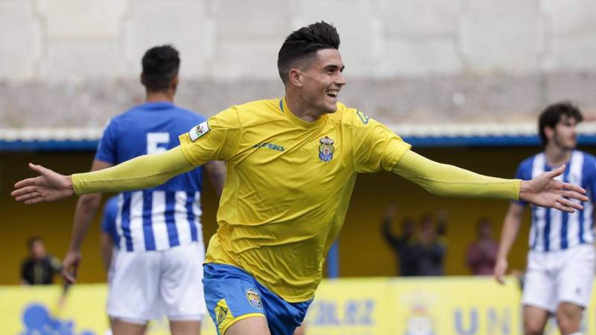 Edu Espiau jugó contra la Deportiva en los dos partidos de la Liga recién terminada. UDLASPALMAS