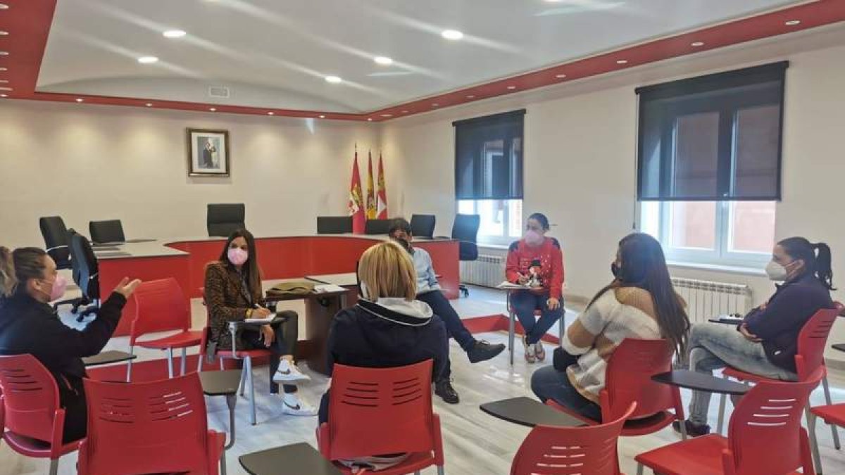 Reunión mantenida entre el PSOE, el alcalde y las madres. DL
