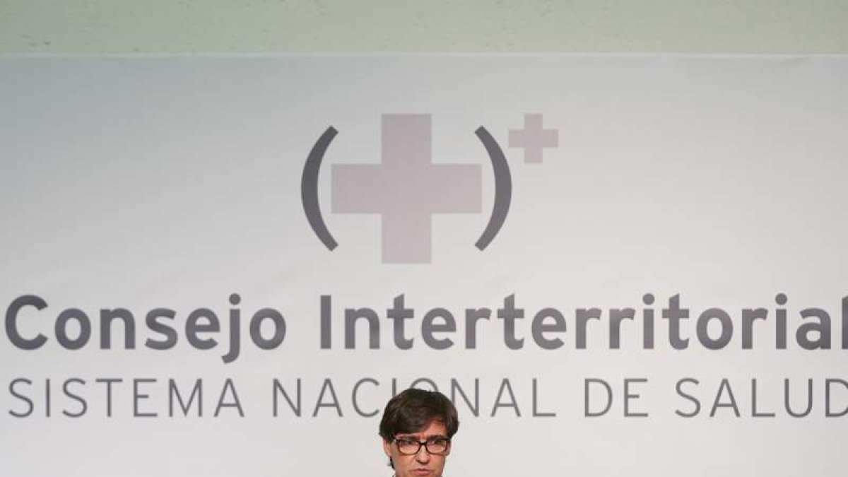El ministro de Sanidad, Salvador Illa, en la rueda de prensa tras la reunión del Consejo Interterritorial. JESÚS MORÓN