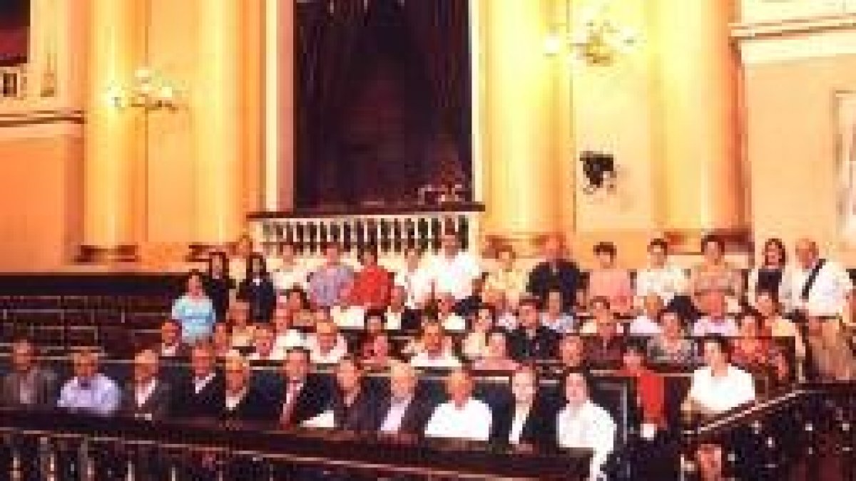 Varios habitantes de Garrafe de Torío también visitaron el Senado