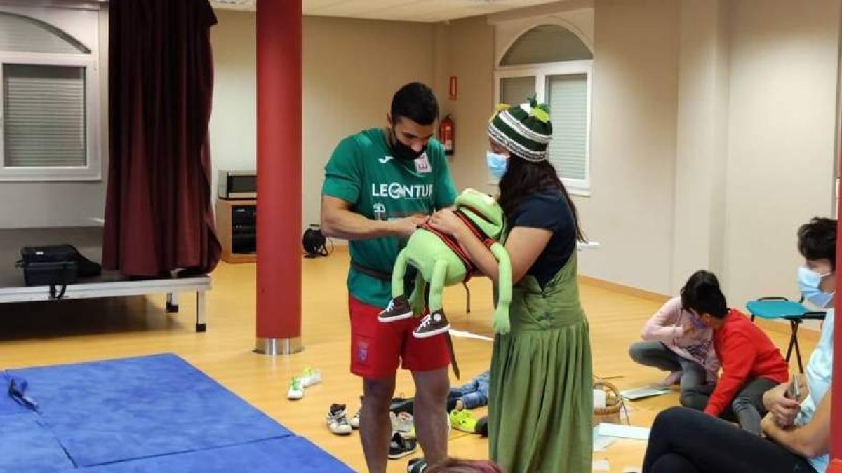 La imagen recoge un momento de la representación ‘El Calabacín Errante’. DL