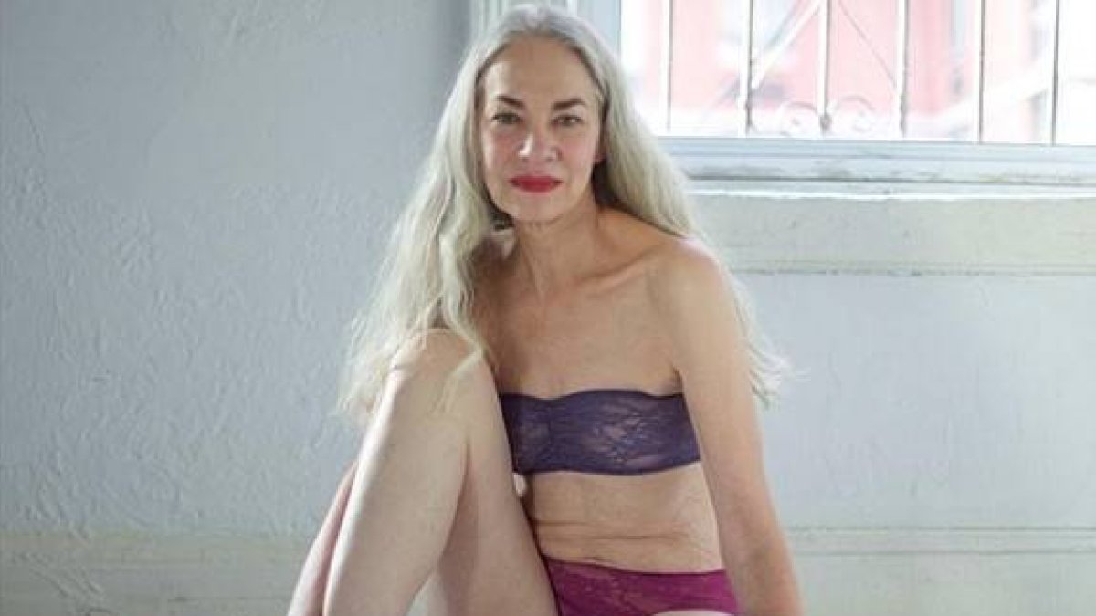 Jacky O’Shaughnessy, de 62 años, que posa en ropa interior, protagoniza la nueva campaña de la polémica firma America Apparel. Linda Rodin es la estrella de The Row, la marca de Mary-Kate y Ashley Olsen.
