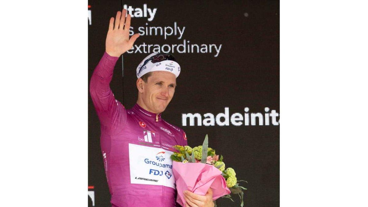 Arnaud Démare logra su tercer triunfo de etapa en el Giro. M. B.