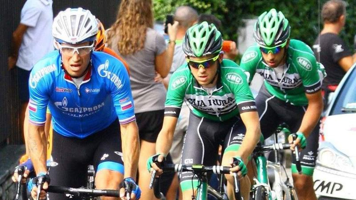 Miguel Ángel Benito acumuló casi 140 kilómetros escapado junto a otros cinco ciclistas. DL