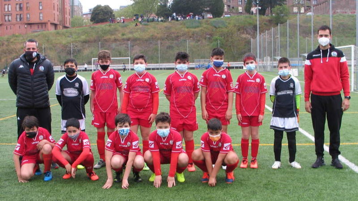 Formación del equipo del Naraya de categoría alevín. MANUEL MACÍAS