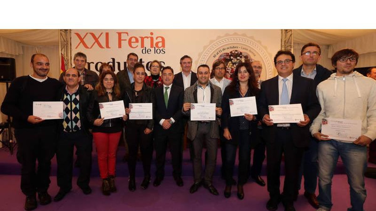 Las empresas galardonadas posaron al término del acto para la tradicional foto de familia.