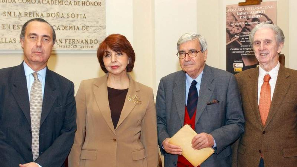 Bonet, tercero por la izquierda, con De Cuenca, María Asunción Mateo y Luis Miguel Enciso. S. B.