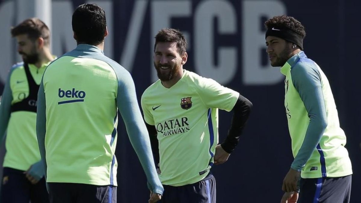 Piqué, Suárez, Messi y Neymar, en el último entrenamiento antes de medirse al Sevilla.