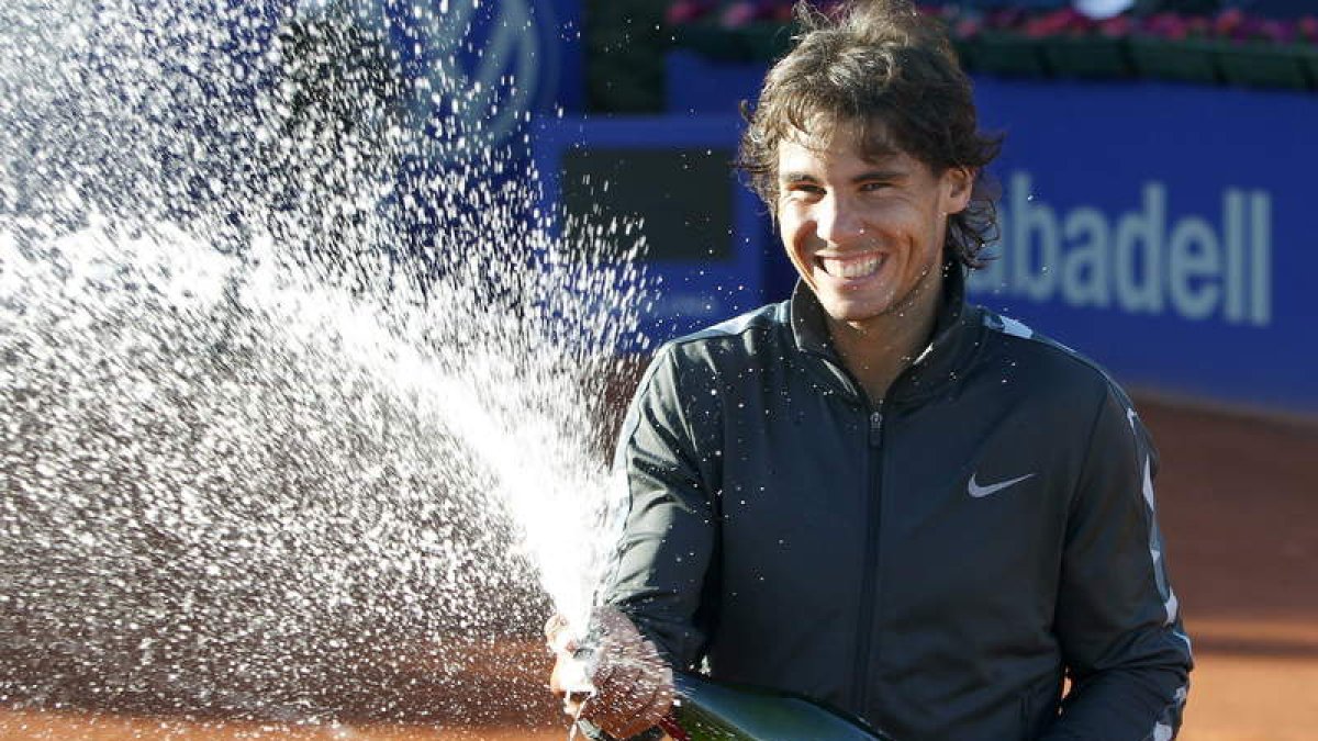 Nadal celebra su victoria en el Conde de Godó tras vencer en la final a David Ferrer.