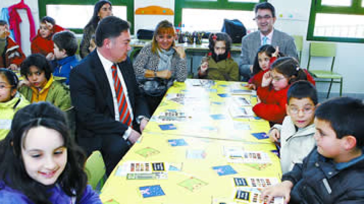 Isabel Carrasco inauguró la campaña en el CRA de Lorenzana conociendo de cerca la iniciativa