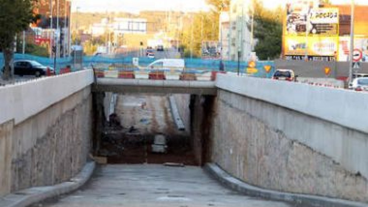 Estado actual de las obras del cruce de Michaisa, 11 meses después de su inicio.
